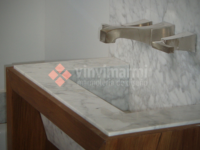 revestimiento de marmol o silestone para baños